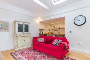 House (1 Bedroom) | Living room