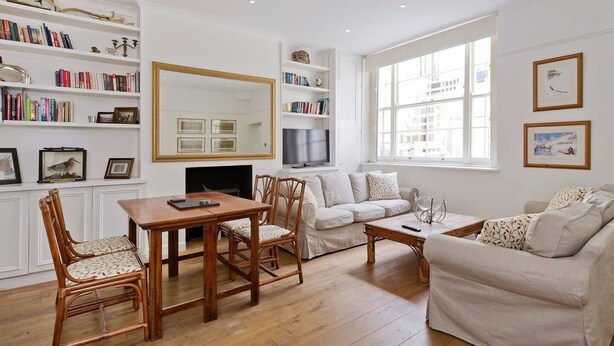 TV - Comfortable, Traditional 2-bed Apt. in Pimlico (London)