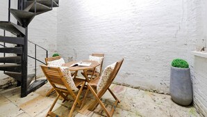 Balcony - Comfortable, Traditional 2-bed Apt. in Pimlico (London)
