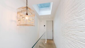 Interior - Fantastic, Stylish 2-bed Battersea Apartment (London)