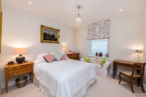 2 bedrooms, iron/ironing board, bed sheets