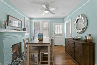 Quaint Bungalow just off Main Street!