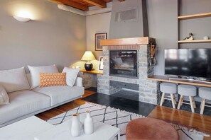 Televisie en een open haard