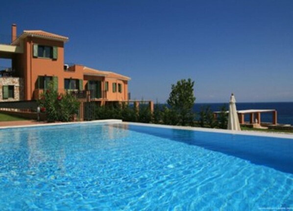 Outdoor pool, pool loungers