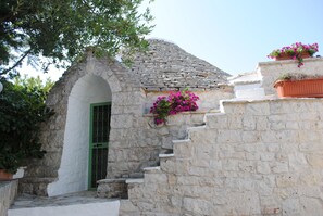 Exterior - Trullo in Country Resort with Pool (Alberobello)