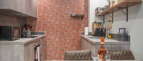 Réfrigérateur, micro-ondes, four, lave-vaisselle