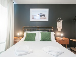 1 bedroom, iron/ironing board, free WiFi, bed sheets - New modern Apt in the City & close to Stadiums - Pass the Keys (Cardiff)