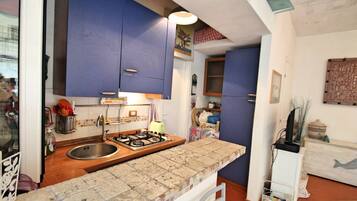 Køkkentøj/tallerkener/redskaber