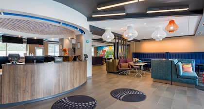 Tru by Hilton Radford, VA