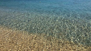 A clear view of a beach with shallow water revealing the sandy bottom. - Villa A, Brio Exclusive | 3BR Seafront Family Villa with Private Pool & Jetty (Kefalonia Islands)