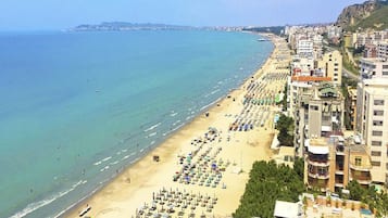 Private beach nearby, white sand, beach umbrellas, beach towels