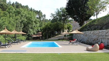 Kolam renang outdoor