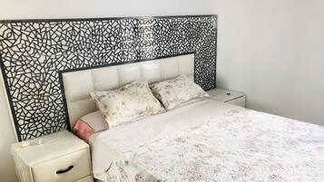 Apartemen, 2 kamar tidur | 2 kamar tidur dan seprai linen