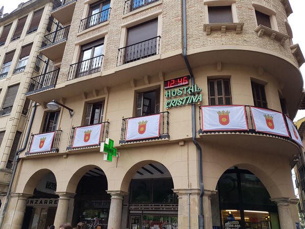 Front of property - Hostal Cristina (Estella)