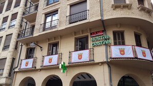 Twin Room | WiFi (free), bed sheets - Hostal Cristina (Estella)