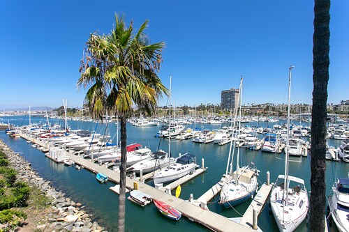 Oceanfront dining, shopping, Pool, spa, and sauna on site!- The Harbor Penthouse