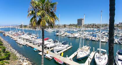 Oceanfront dining, shopping, Pool, spa, and sauna on site!- The Harbor Penthouse