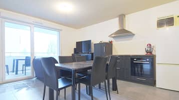 Kjøleskap, ovn, oppvaskmaskin og kaffetrakter/tekoker