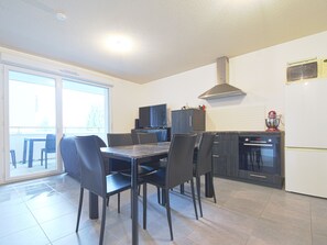 Fridge, oven, dishwasher, coffee/tea maker - Beautiful Bright Apt With Terrace (Lyon)