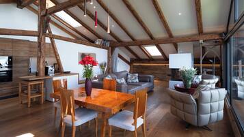 Smart-tv, pejs, bøger, stereoanlæg