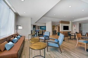 Lobby lounge - TownePlace Suites by Marriott Sacramento Airport Natomas (Sacramento)