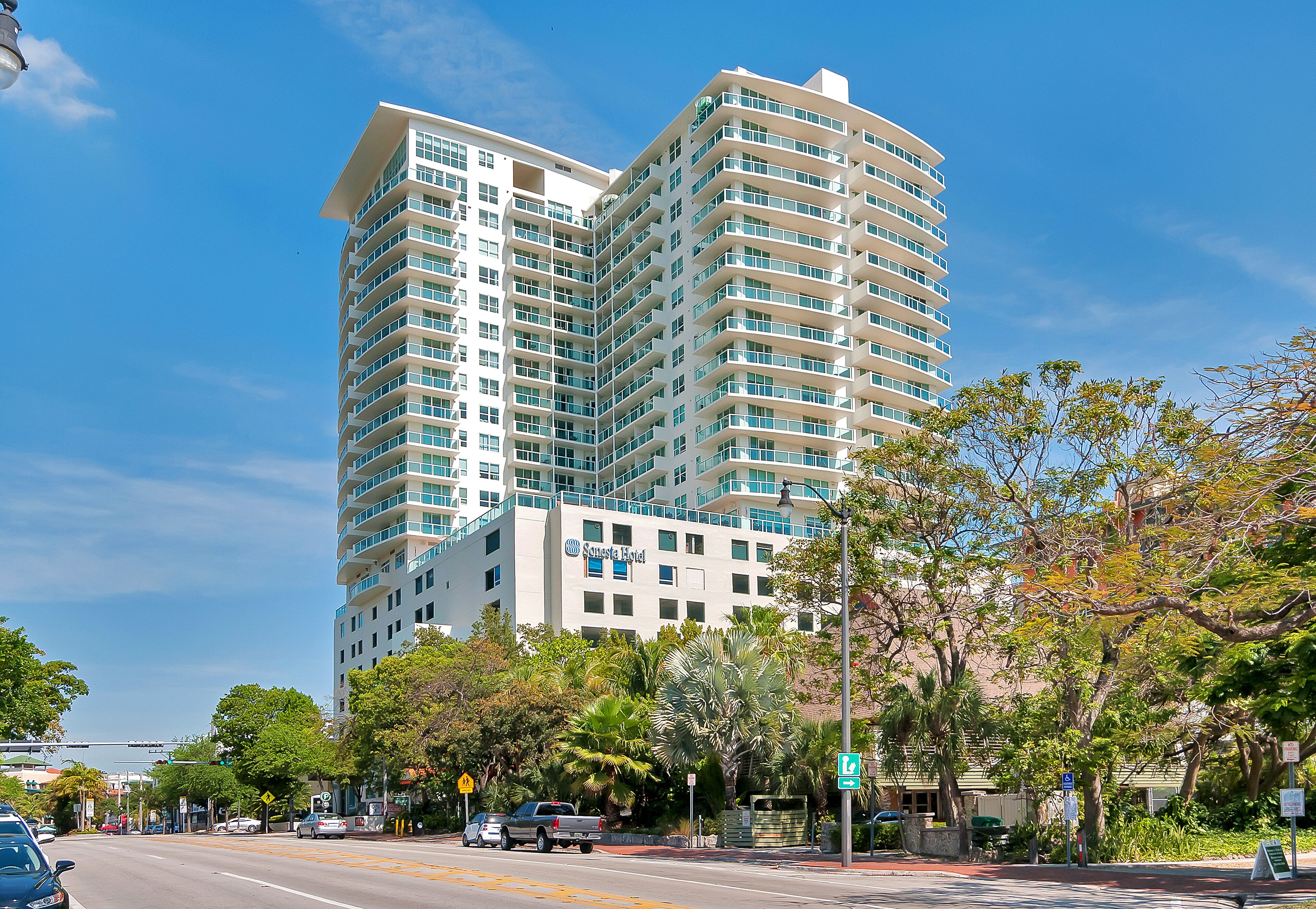 Comfy Condo w/ Ocean Views @ HOTEL ARYA - FREE WiFi & PARKING!