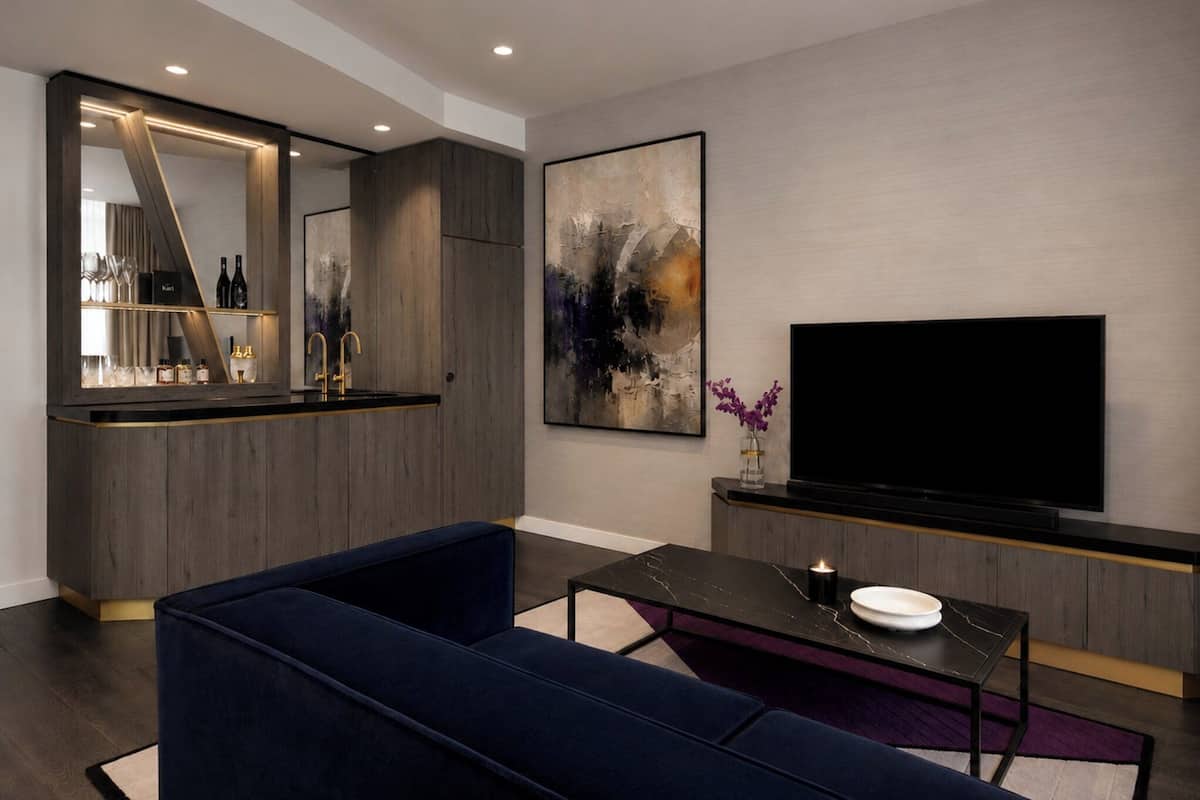 Phòng Suite, 1 phòng ngủ | Bộ đồ giường cao cấp, minibar, két bảo mật tại phòng, bàn
