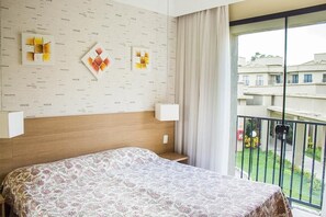 Minibar, cortinas opacas, wifi gratis y ropa de cama