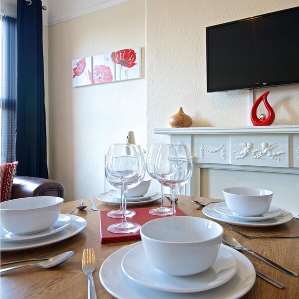 Outdoor pool - Liverpool City Stays - Economy Room - Close to City Centre AA (Liverpool)