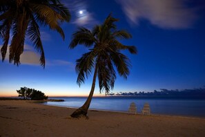 In Strandnähe, weißer Sandstrand