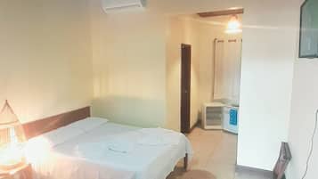 Quarto tradicional | Roupas de cama antialérgicas, frigobar, roupa de cama