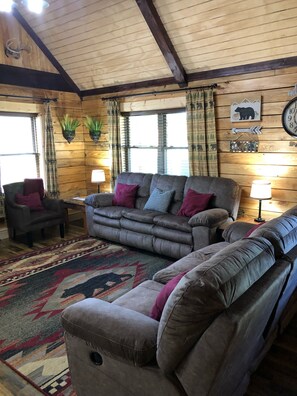 Een smart-tv en een open haard