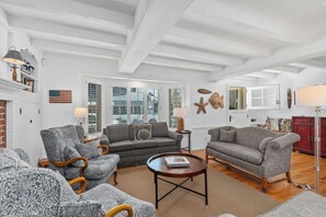 TV, fireplace, DVD player, books - Coastal Modern Balboa Beach Cottage, Steps from Water 4 BD 4 BA (Newport Beach)