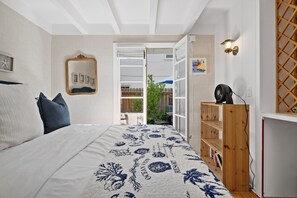 4 Schlafzimmer, Schreibtisch, Bügeleisen/Bügelbrett, Reisekinderbett