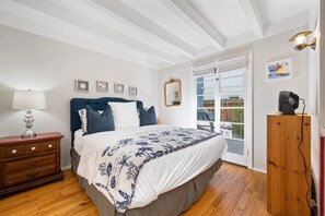 4 多间卧室、办公桌、熨斗/熨衣板、旅行婴儿床