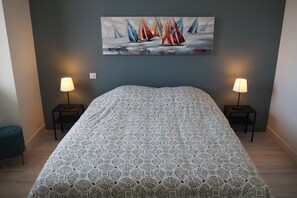 3 habitaciones, tabla de planchar con plancha, wifi y ropa de cama 