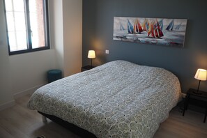 3 slaapkamers, een strijkplank/strijkijzer, wifi, beddengoed