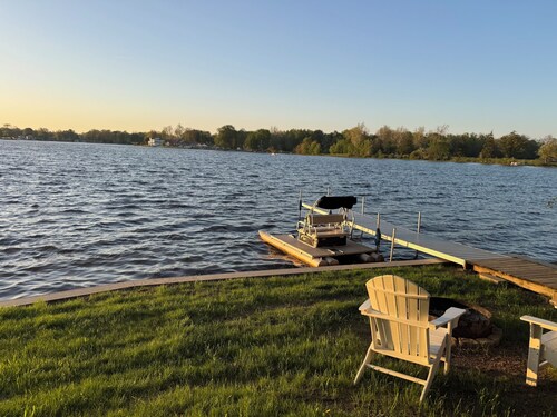 Beautiful Skinner Cottage overlooking the lake