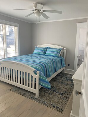 Desk, WiFi, bed sheets - Second Wind at Wyoming (Ventnor City)