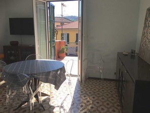Appartement, 2 slaapkamers | Dineren op de kamer
