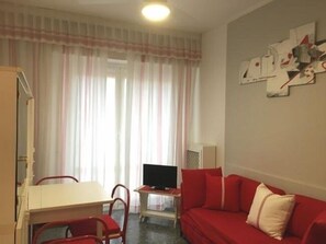 Appartamento, 1 camera da letto | Area soggiorno | TV