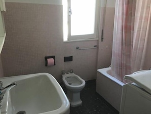 Apartment, 2 Schlafzimmer | Badezimmer