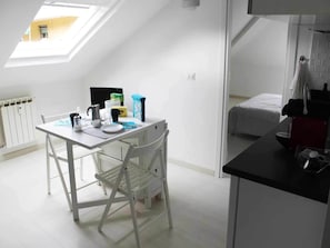 Appartement, 1 chambre | Restauration dans la chambre