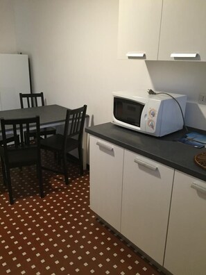 Apartment, 1 Bedroom | Private kitchen | Full-size fridge, microwave, oven, stovetop