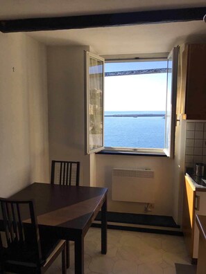 Apartment, 1 Bedroom | In-room dining