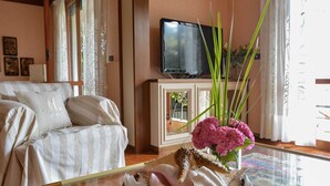 Appartement, 3 slaapkamers | Woonruimte | Een televisie