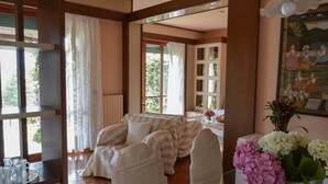 Appartement, 3 slaapkamers | Woonruimte | Een televisie
