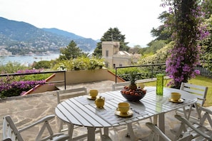 Outdoor dining - Villa Chichizola (Rapallo)