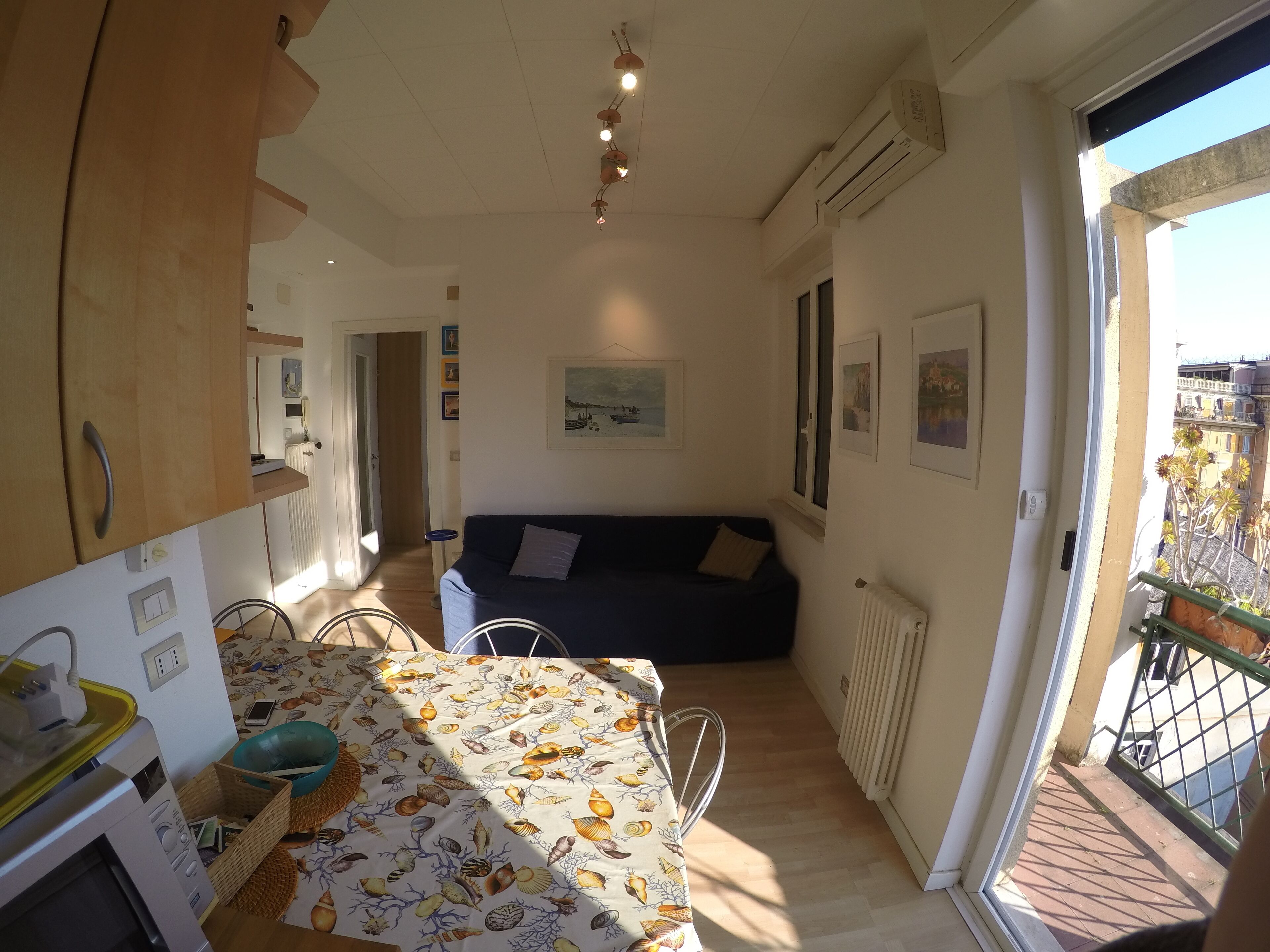 Huoneisto, 2 makuuhuonetta | Oleskelualue | Televisio