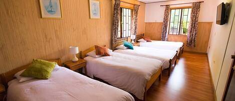 Caja de seguridad en la habitación, wifi gratis y ropa de cama